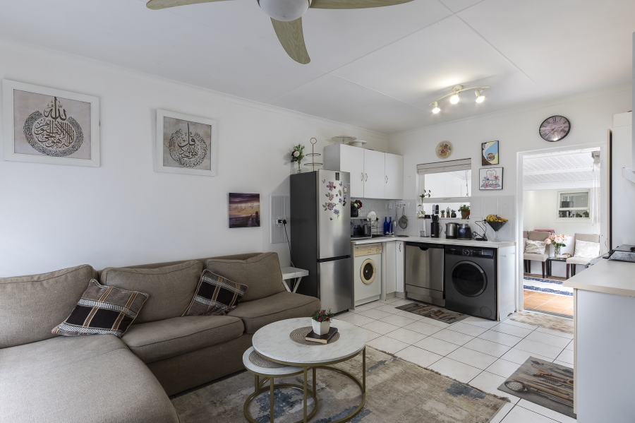 1 Bedroom Property for Sale in Dobson Western Cape